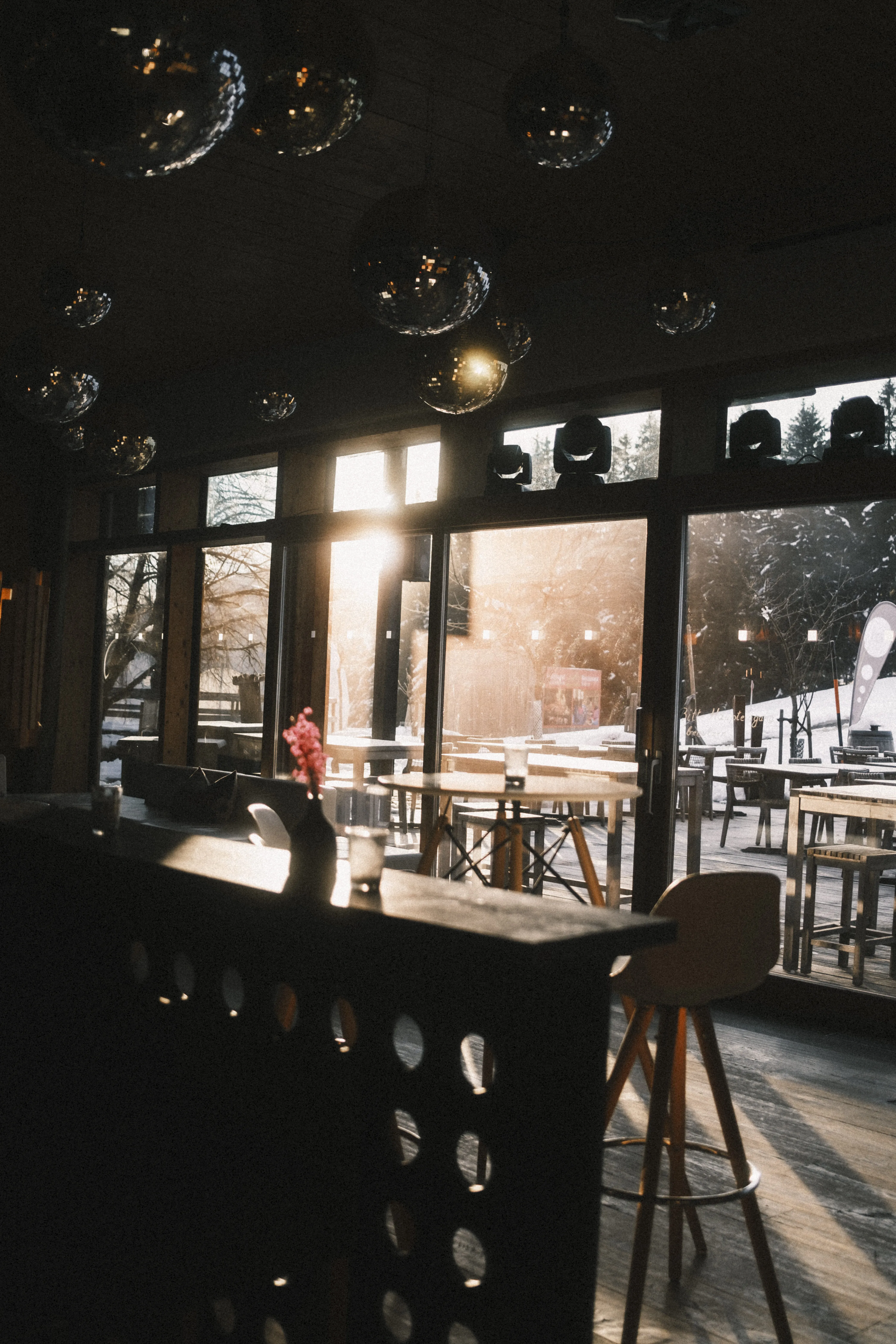 Innenansicht des Holzhotels Forsthofalm in Leogang